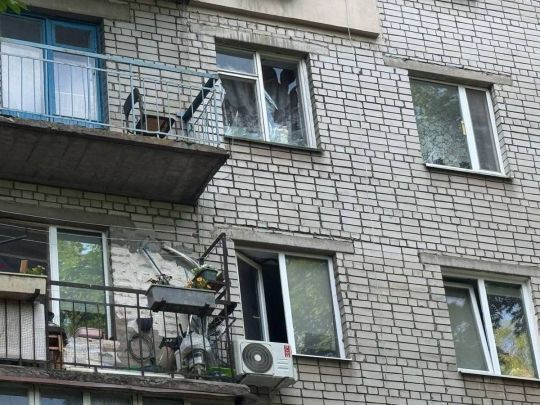 Багатоповерхівки пошкоджено у Дніпрі та Павлограді внаслідок нічної атаки безпілотників (фото)