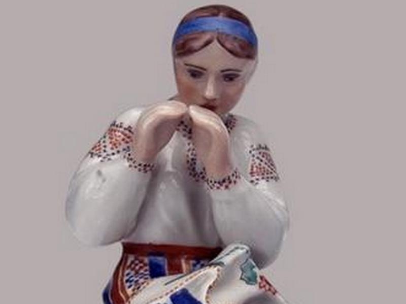 «Українські фарфористи створили галерею неймовірних образів вишивальниць», — колекціонерка Людмила Карпінська-Романюк