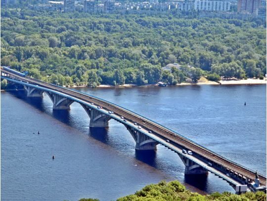У Києві перекривають частину мосту Метро: чи довго будуть мучитися водії
