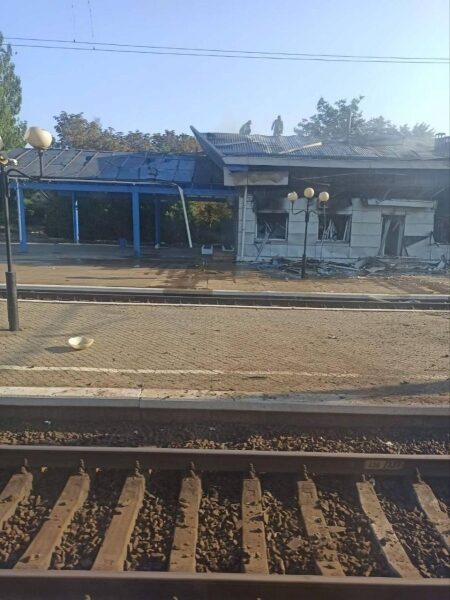 Залізничний вокзал у&nbsp;Синельниковому на&nbsp;Дніпропетровщині зруйновано внаслідок удару ворога (відео)