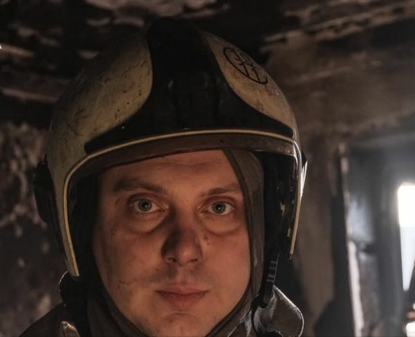 &laquo;Це&nbsp;важке випробування&raquo;: рятувальник гасив пожежу у&nbsp;власній квартирі після атаки дрона