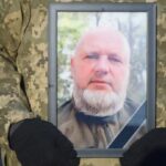 Пішов добровольцем в частину, де служив син: захисник повернувся до рідної Шепетівки «на щиті»