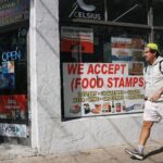 Трамп приказал остановить продовольственную помощь американским семьям