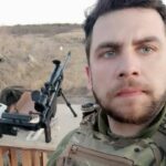 Портрет загиблого воїна на шоломі олімпійця: історія Олексія Хабарова