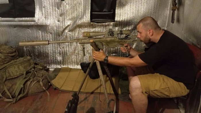 Портрет загиблого воїна на&nbsp;шоломі олімпійця: історія Олексія Хабарова