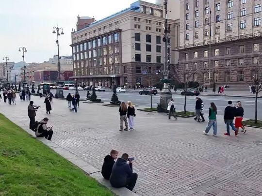 Долар по&nbsp;48 гривень, нестача робочої сили та&nbsp;інфляція 8%: що&nbsp;чекає на&nbsp;Україну у&nbsp;разі продовження війни