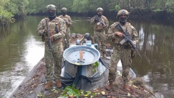 Эквадорские войска обнаружили &laquo;наркоподлодку&raquo; в природном заповеднике