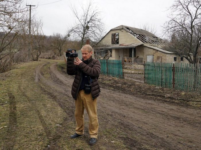Між мінами, КАБами й&nbsp;з&nbsp;детекторами дронів: як&nbsp;троє журналістів місцевої газети щодня ризикують життям у&nbsp;прифронтовому Ізюмі
