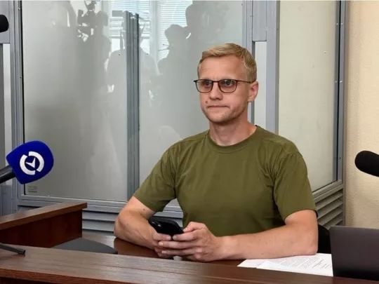 На&nbsp;суддів, які ведуть справу Шабуніна про фіктивну службу, тиснуть його колеги-активісти,&nbsp;&mdash; ветеран Олексій &laquo;Сталкер&raquo;