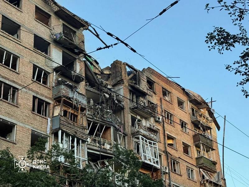 Одна з&nbsp;наймасованіших атак по&nbsp;Києву і&nbsp;області: ТРЦ згоріли вщент, будинки зруйновані, метро пошкоджене, кількість жертв постійно зростає (фото, відео)