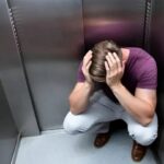 «Пастка» ліфта: як уникнути травм при його зупинці і що ми зазвичай робимо неправильно в найчастіших ситуаціях