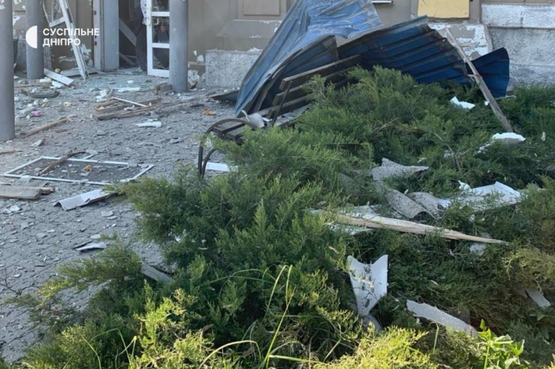 У&nbsp;Дніпрі ракета росіян влучила в&nbsp;гуртожитку, а&nbsp;у&nbsp;Кривому Розі дрон влетів у&nbsp;багатоповерхівку (фото, відео)