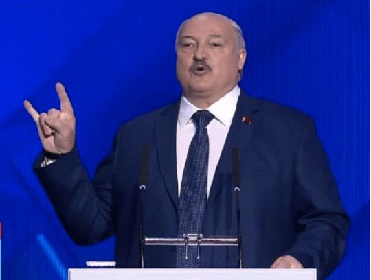 &laquo;Не&nbsp;хочемо бути фаршем&raquo;: Лукашенко відхрестився від відправки військ в&nbsp;Україну
