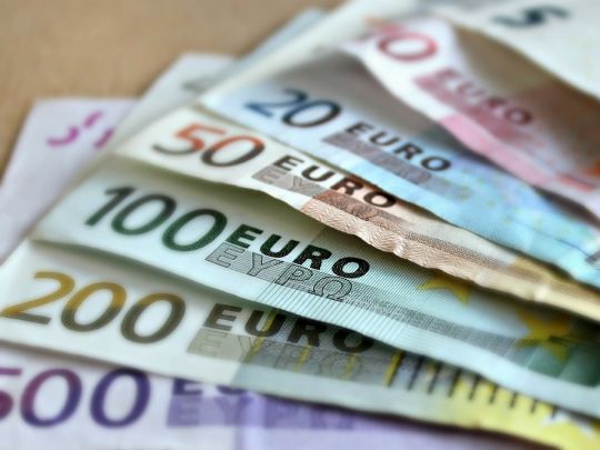 Податку на посилки не буде? Україна отримала транш у розмірі 2,8 млрд євро від Євросоюзу